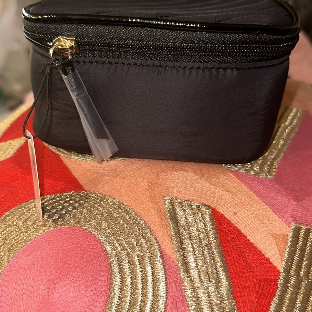 Makeup‎ case - Picture 2 of 4
